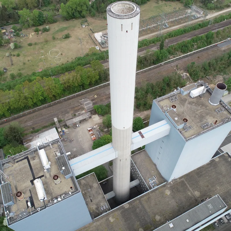Schornsteininspektion Kraftwerk – Luftaufnahme Industrieschornsteine